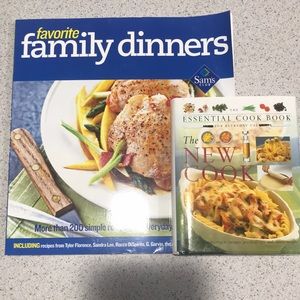 Bundle of two cookbooks.